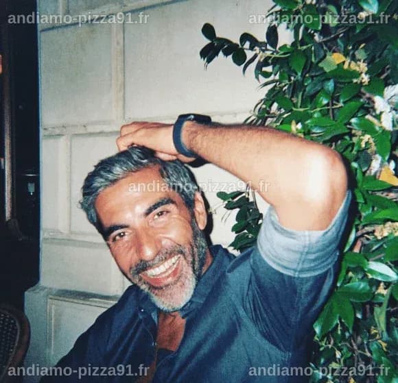 Ary Abittan Et Sa Compagne